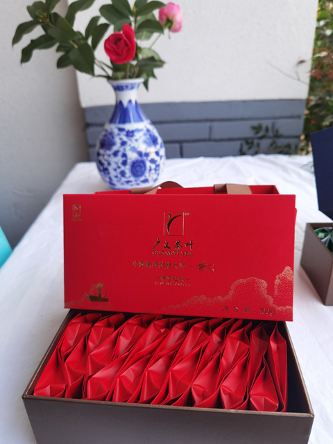 【大別山精神系列一特級(jí)信陽(yáng)紅茶伴手禮（匠心）】大別山脈、核心產(chǎn)區(qū)、高山茶園、匠心制作  980元/盒